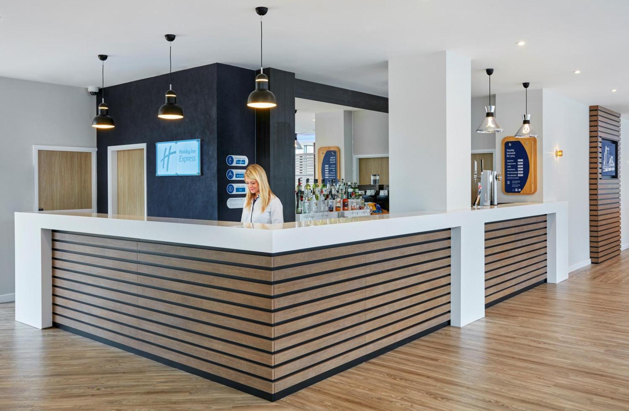 Holiday Inn Express Grimsby By Ihg Exterior photo